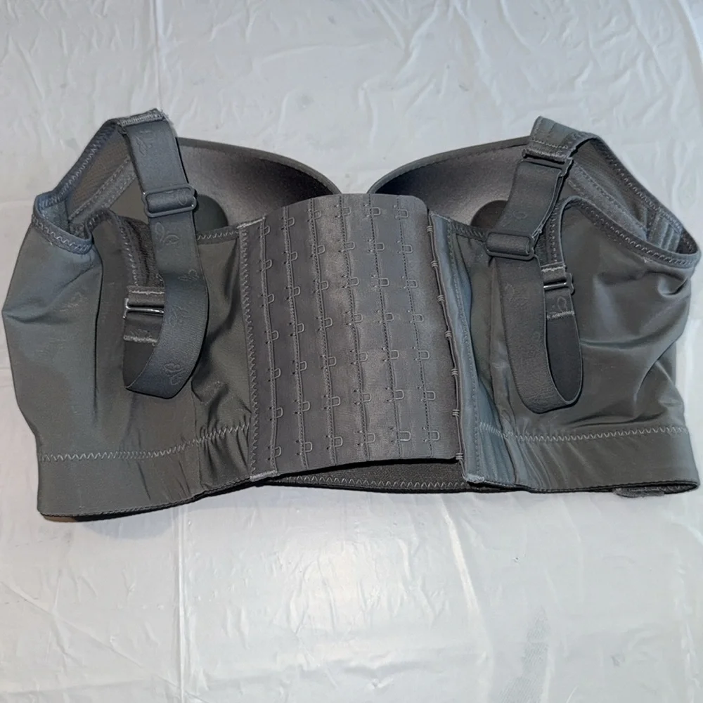 Gray Padded Under Wired T- shirt Bra Adjustable straps back closure zise 36/80.